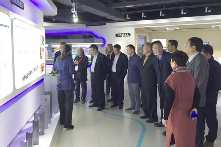 高博会客商考察团莅临华体会网页版登录入口,高度关注集术智能装配体系 高博会客商考察团莅临华体会网页版登录入口,高度关注集术智能装配体系