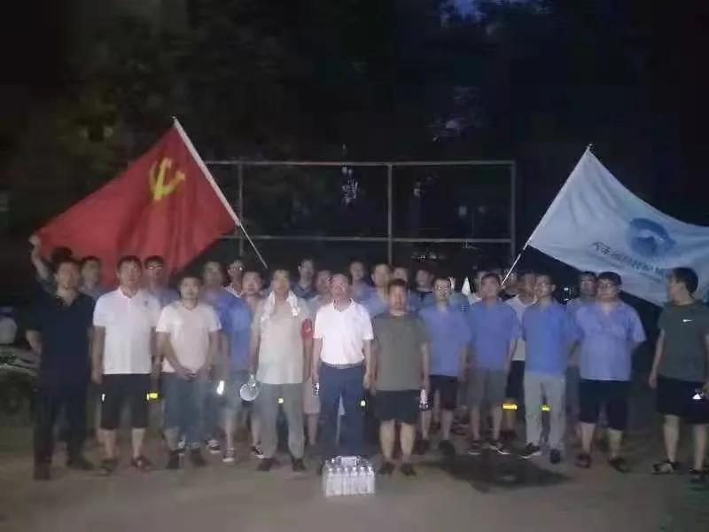 抗洪救灾,共克时艰 抗洪救灾,共克时艰