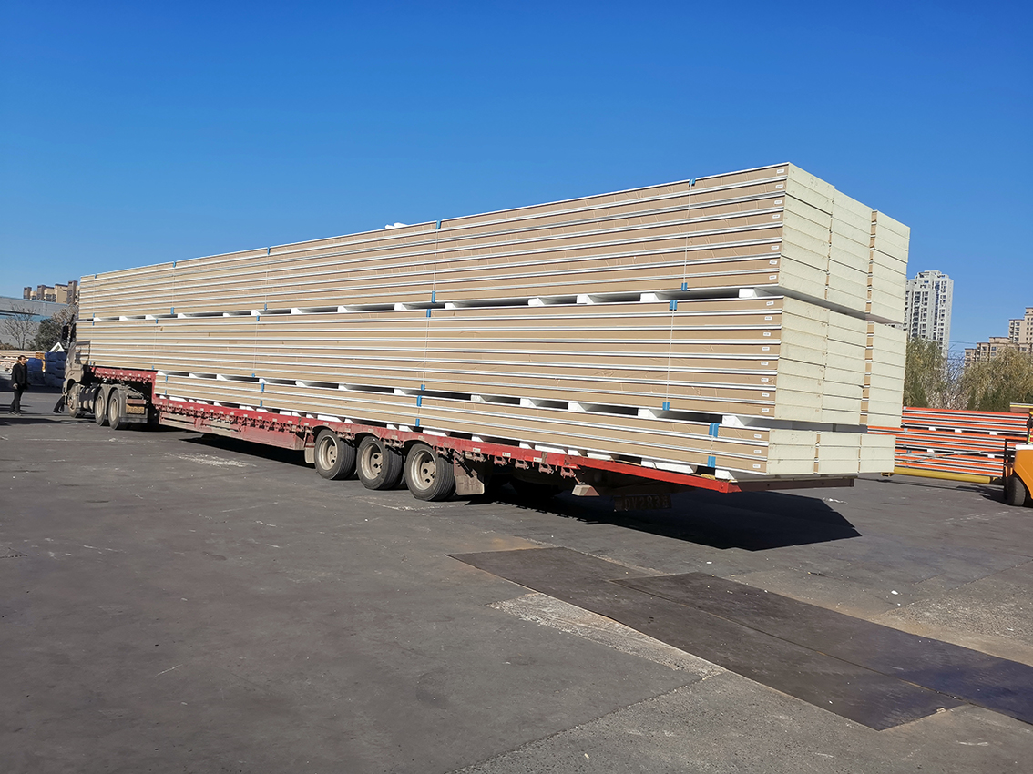 绿丰科技 | 超长机制冷库板顺利发运至滇 绿丰科技 | 超长机制冷库板顺利发运至滇